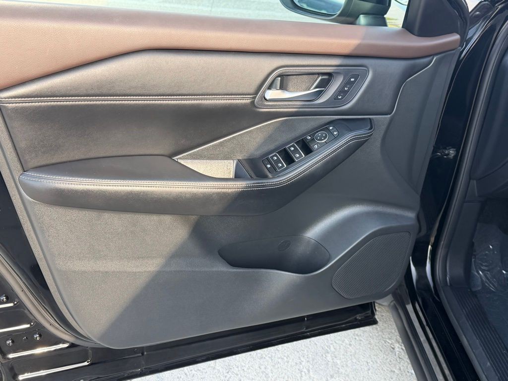 2023 Nissan Rogue Image 12