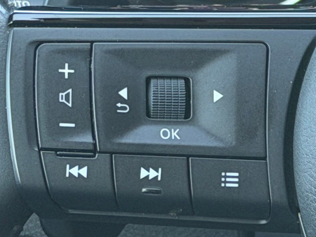 2023 Nissan Rogue Image 16