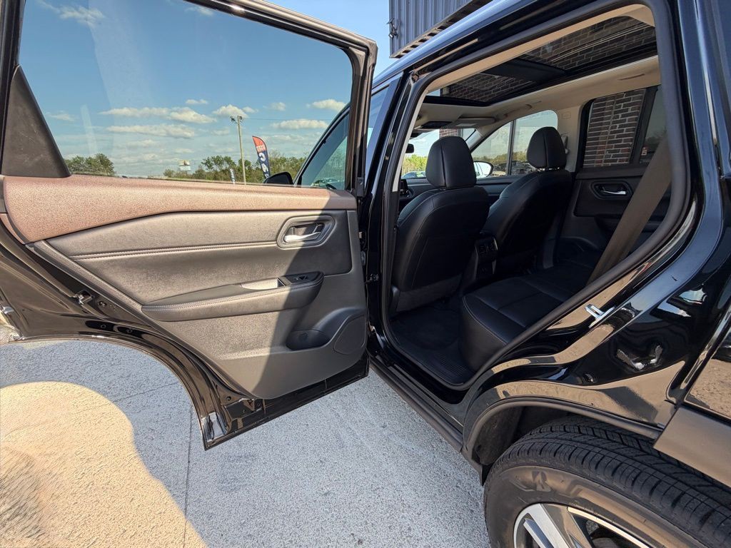 2023 Nissan Rogue Image 43