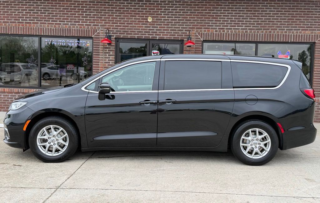 2023 Chrysler Pacifica Image 6