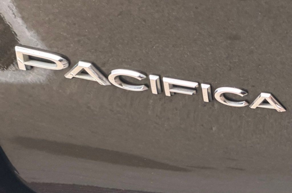 2023 Chrysler Pacifica Image 8
