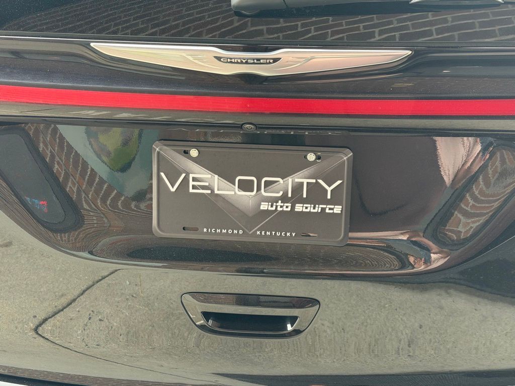 2023 Chrysler Pacifica Image 9