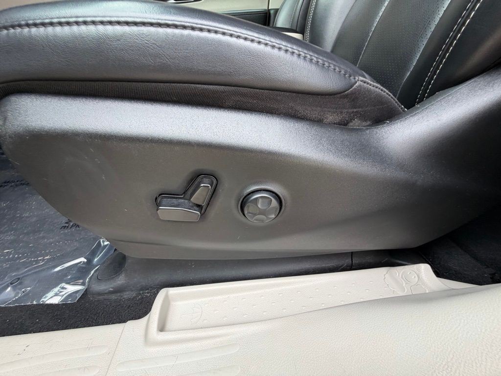 2023 Chrysler Pacifica Image 12