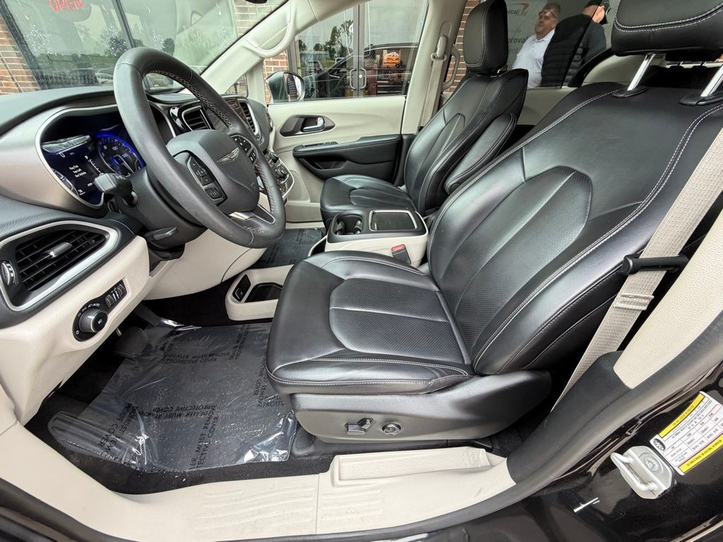 2023 Chrysler Pacifica Image 13