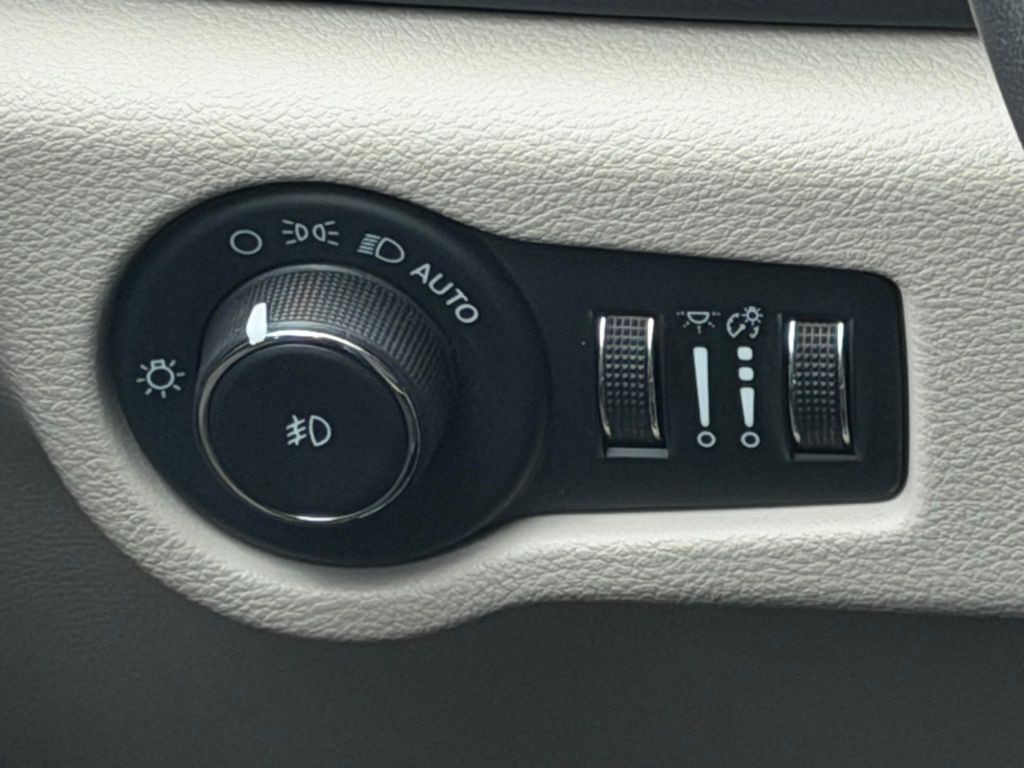 2023 Chrysler Pacifica Image 16