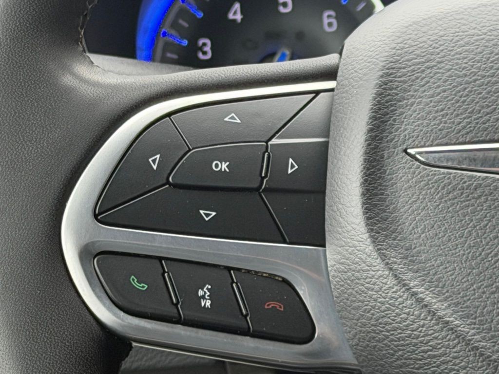 2023 Chrysler Pacifica Image 18