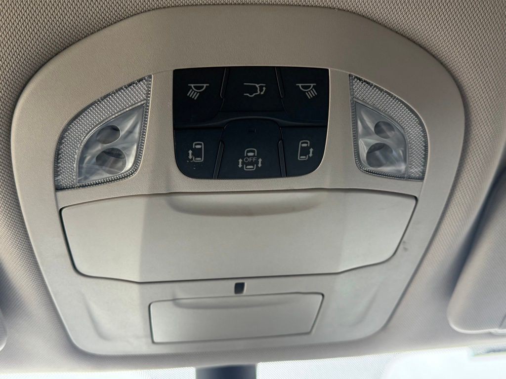 2023 Chrysler Pacifica Image 28