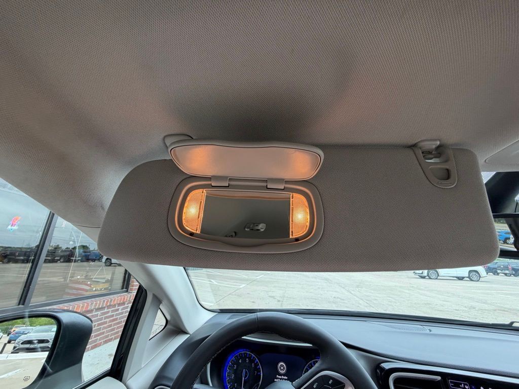 2023 Chrysler Pacifica Image 38