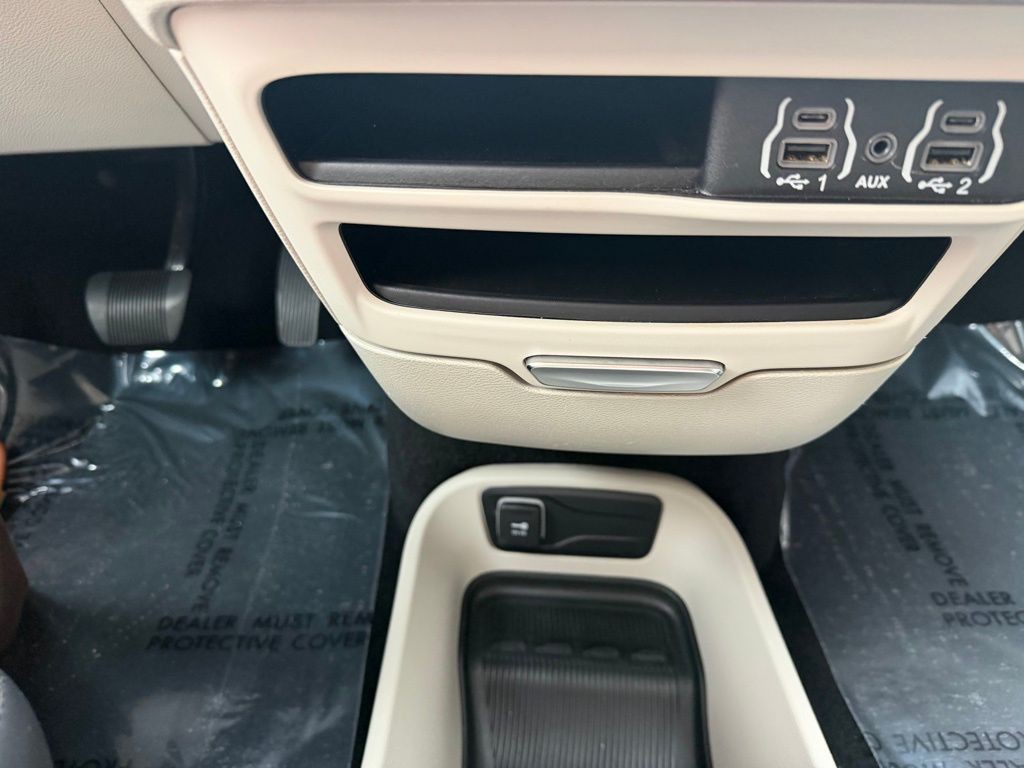 2023 Chrysler Pacifica Image 41