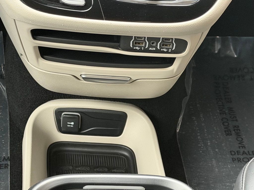 2023 Chrysler Pacifica Image 42