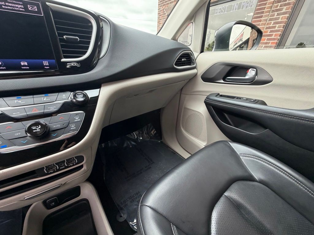 2023 Chrysler Pacifica Image 44