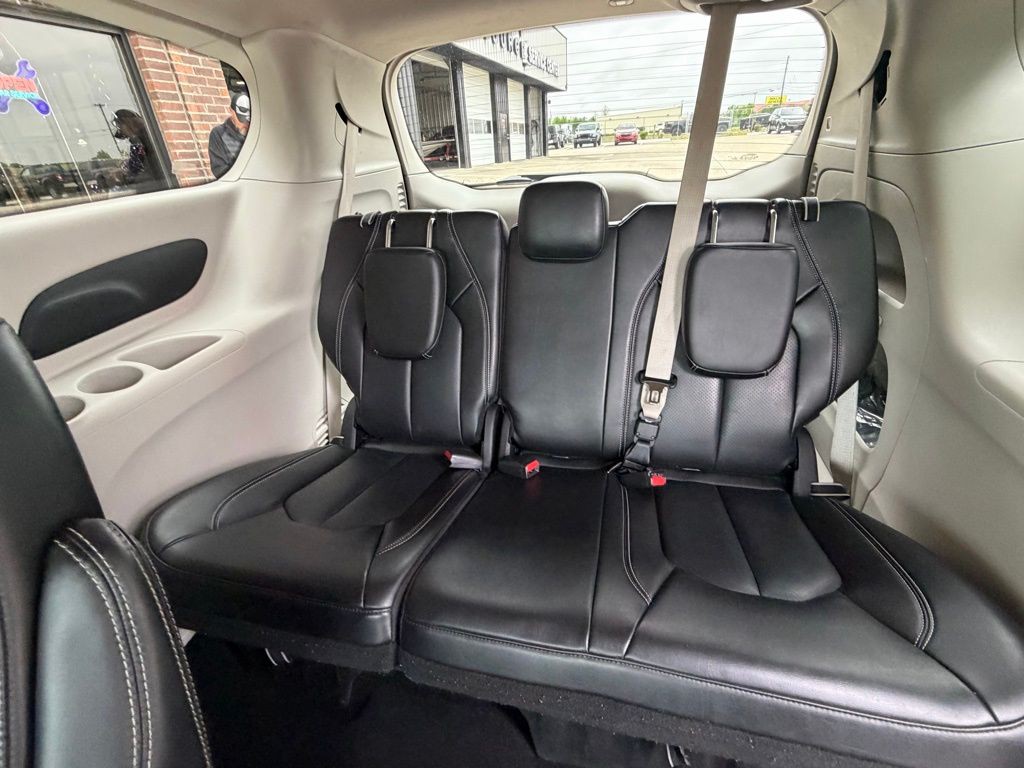 2023 Chrysler Pacifica Image 50