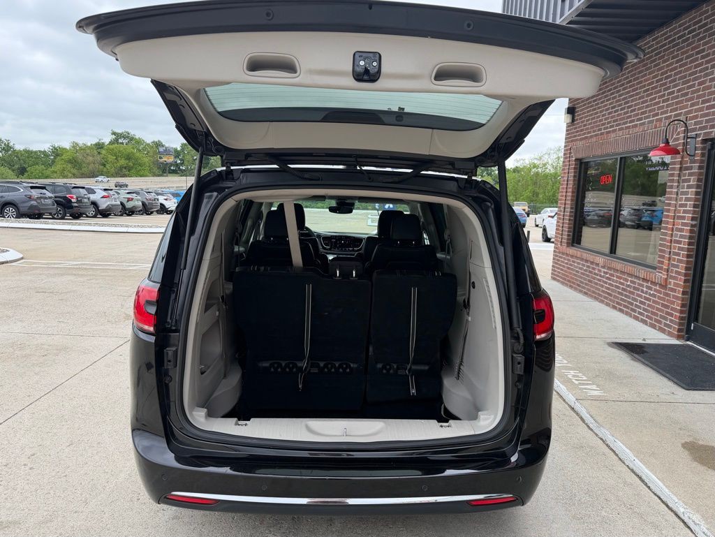 2023 Chrysler Pacifica Image 54