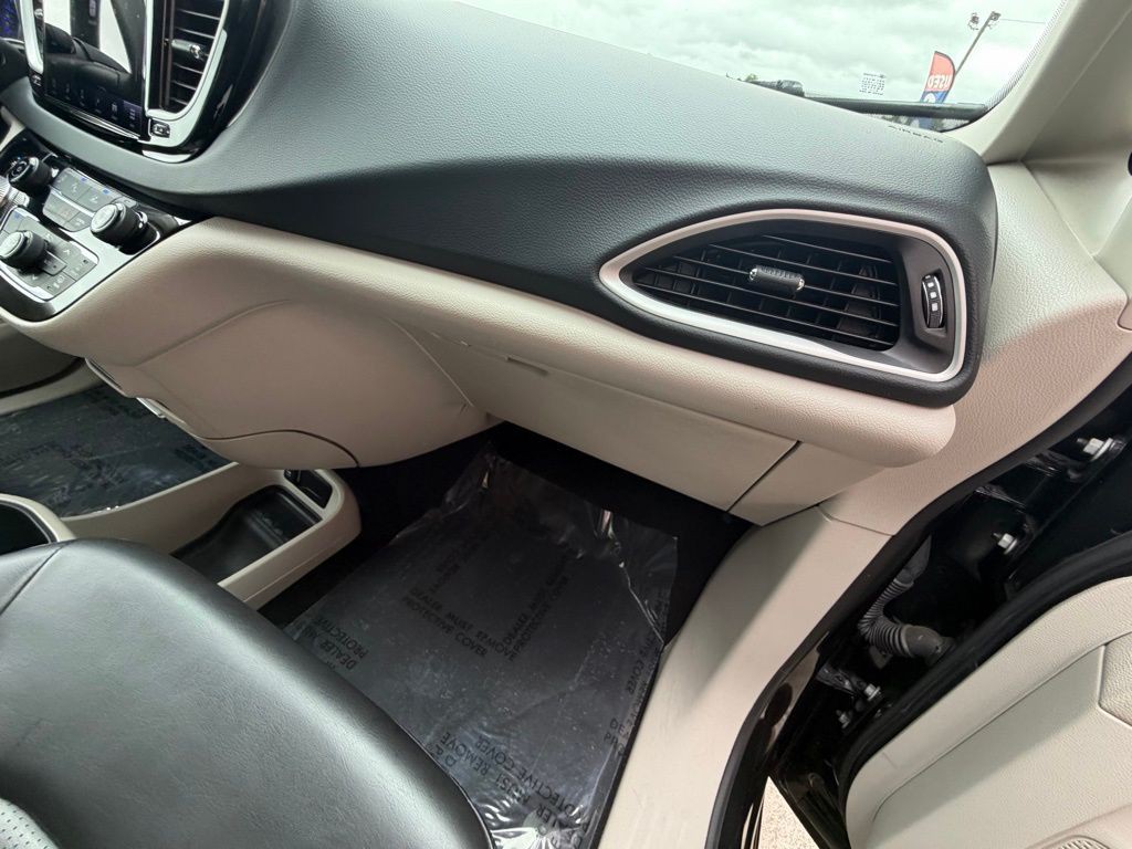 2023 Chrysler Pacifica Image 75