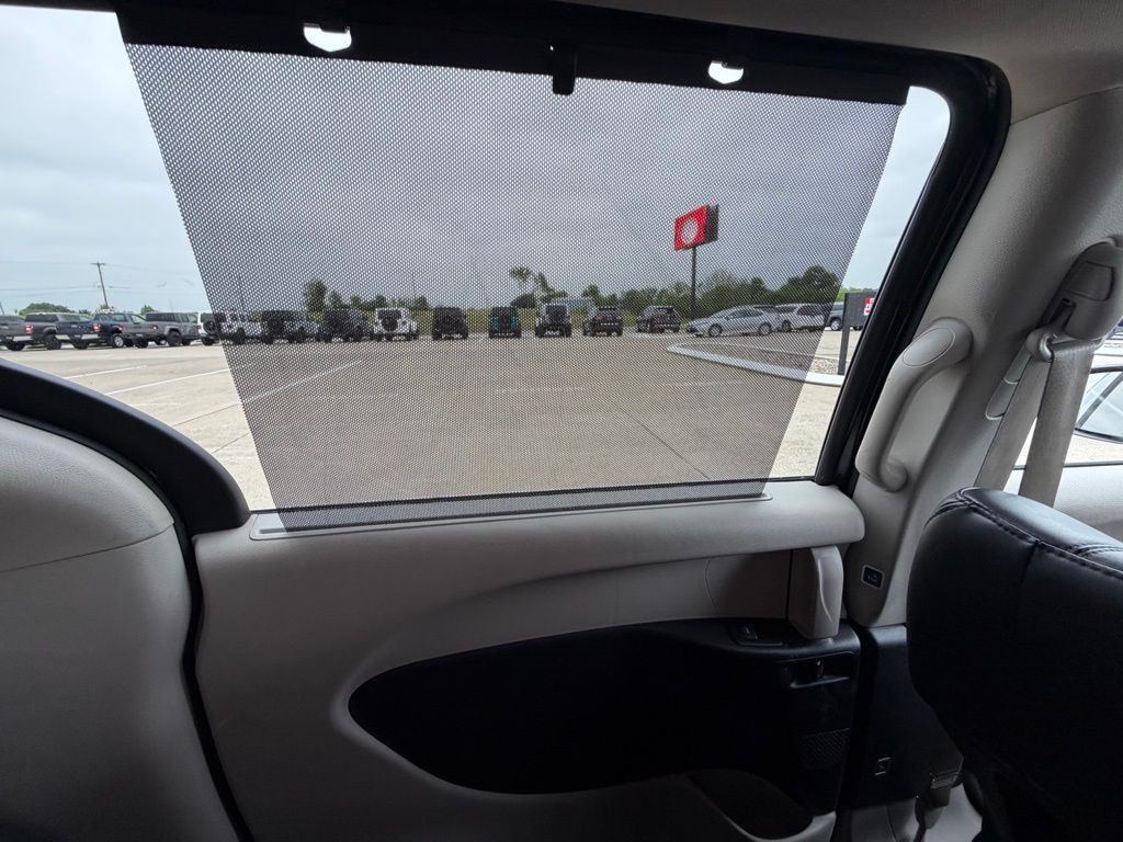 2023 Chrysler Pacifica Image 76