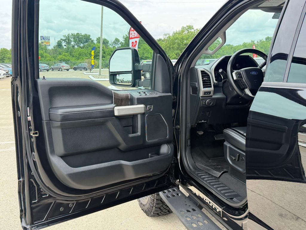 2021 Ford F-350 Image 17