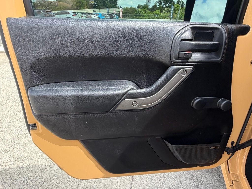 2013 Jeep Wrangler Image 12