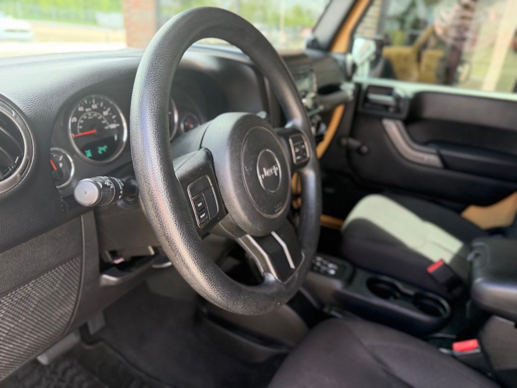 2013 Jeep Wrangler Image 15