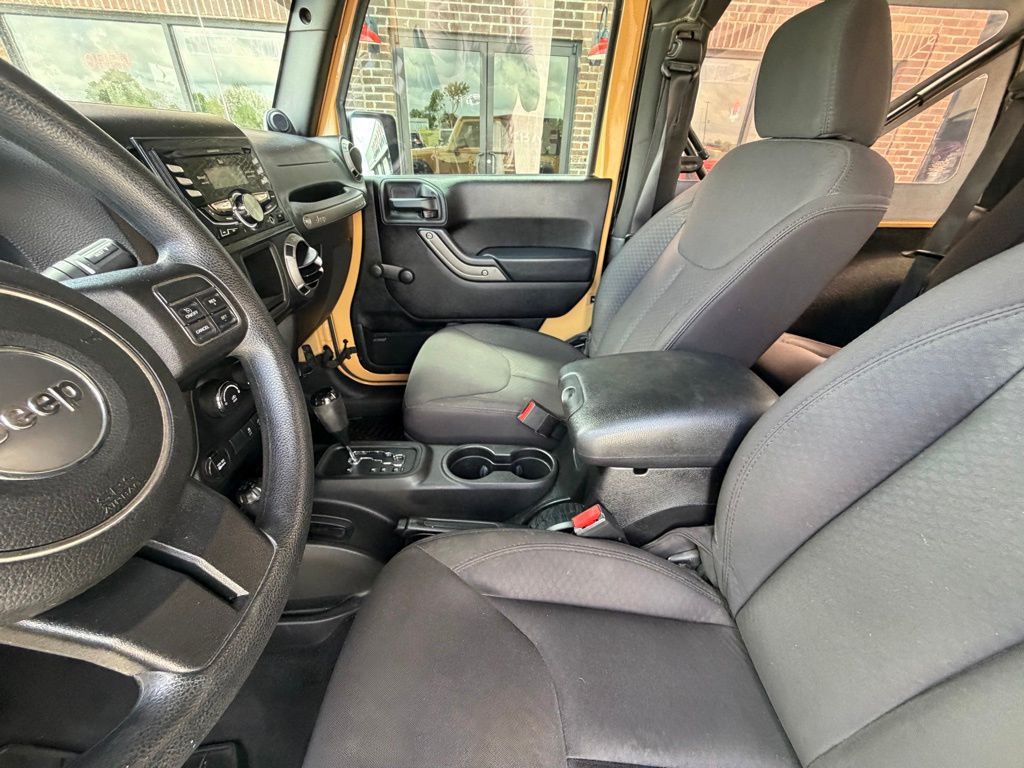 2013 Jeep Wrangler Image 16