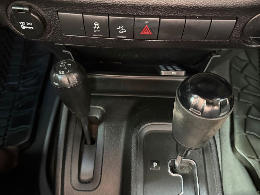 2013 Jeep Wrangler Image 26