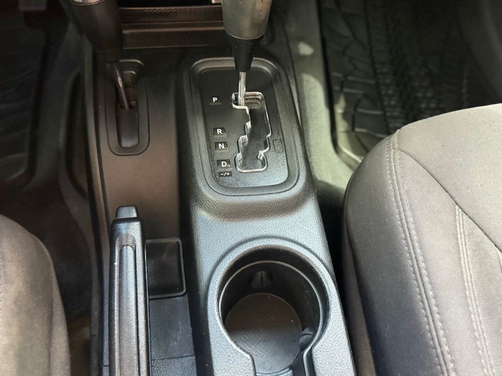 2013 Jeep Wrangler Image 27