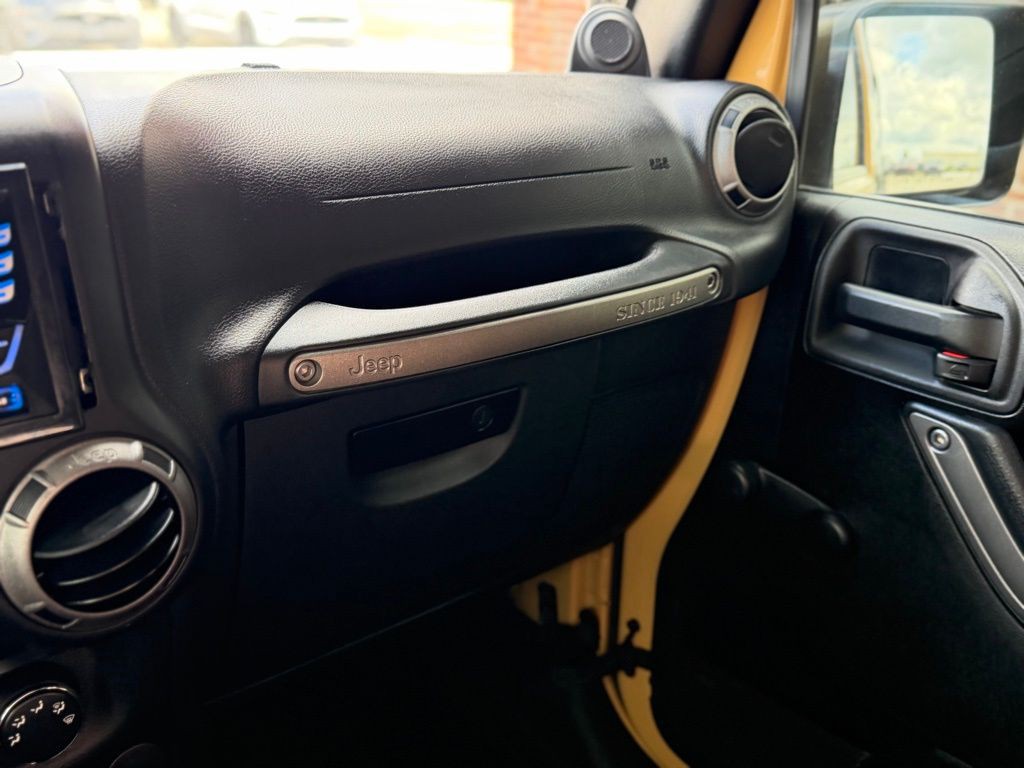 2013 Jeep Wrangler Image 34
