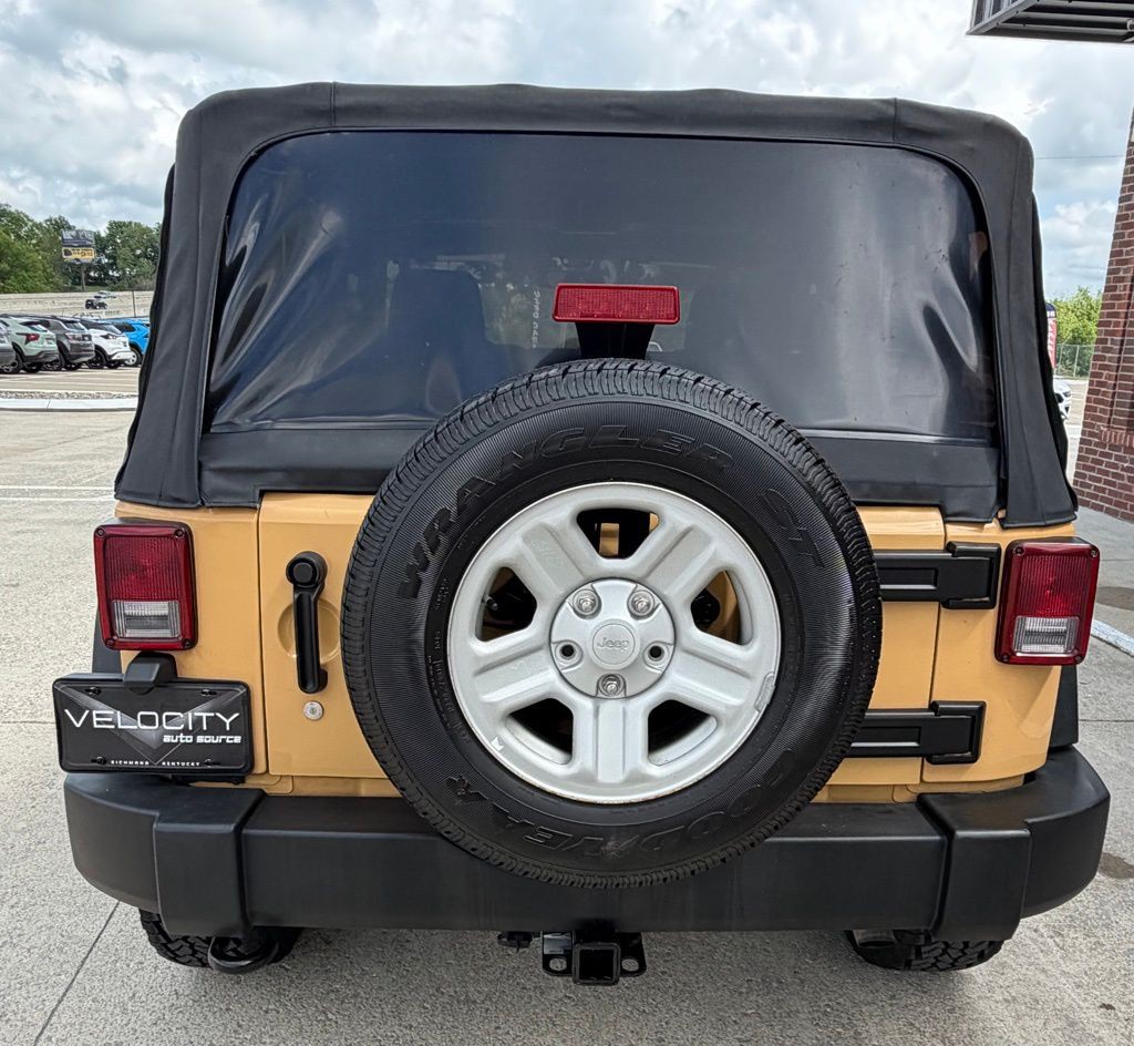 2013 Jeep Wrangler Image 35