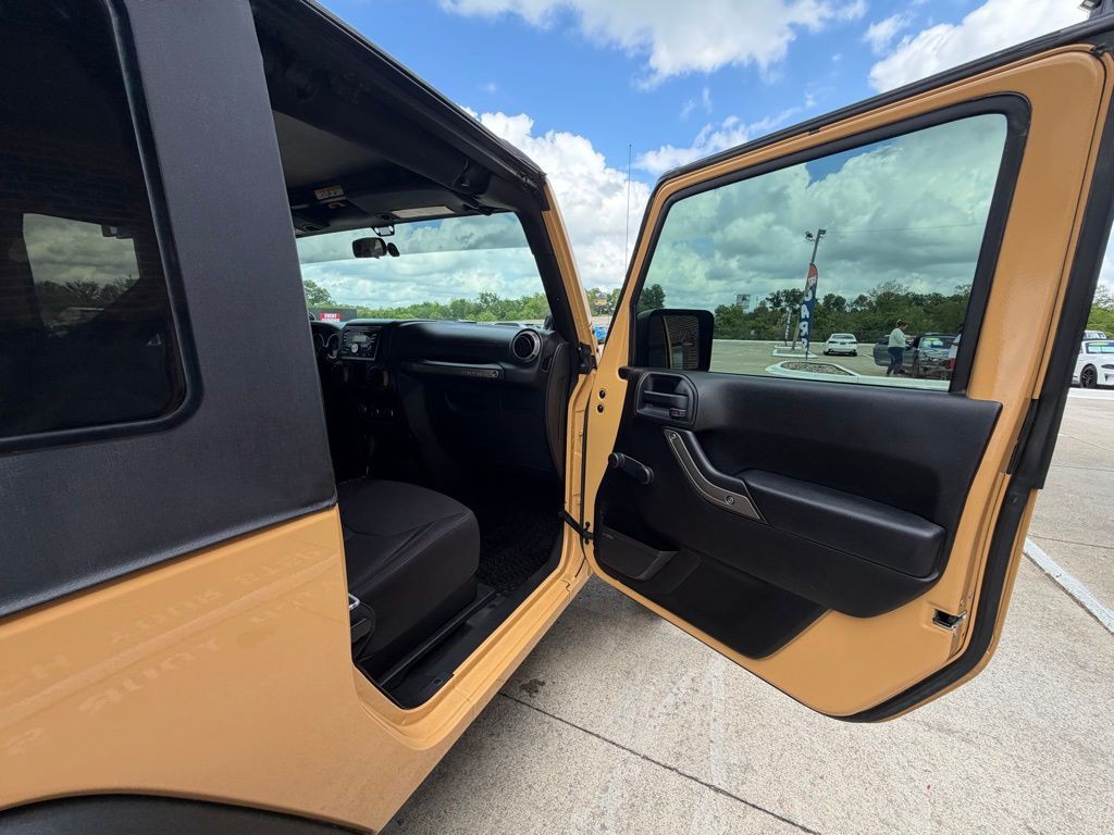 2013 Jeep Wrangler Image 39