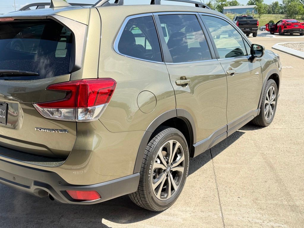 2023 Subaru Forester Image 4