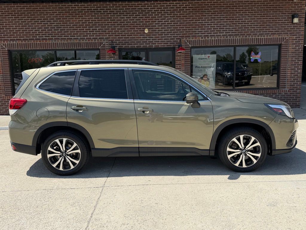2023 Subaru Forester Image 8