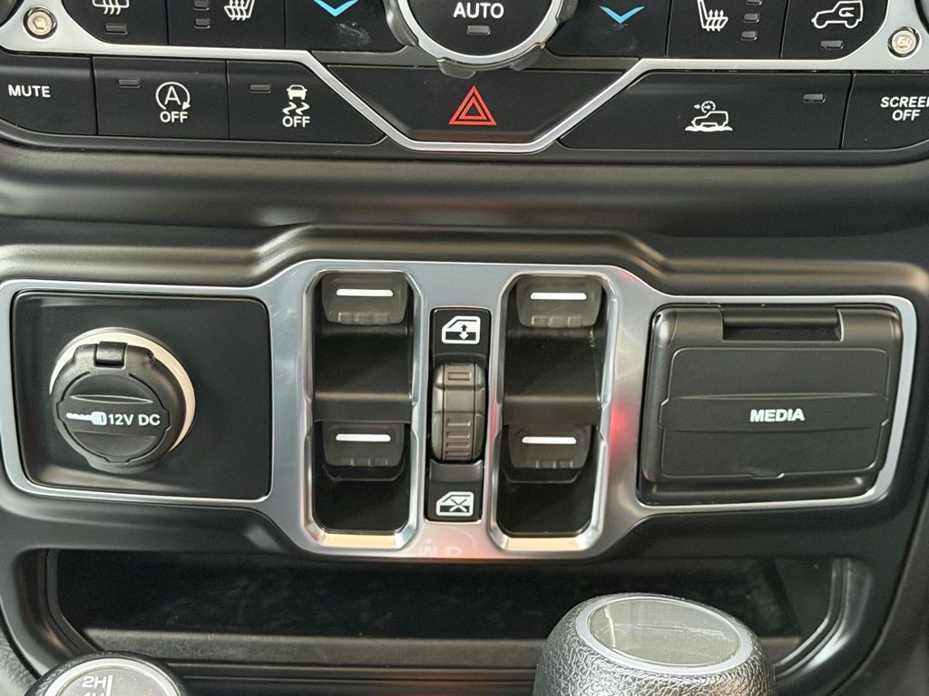 2021 Jeep Gladiator Image 38