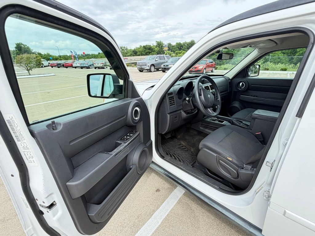 2011 Dodge Nitro Image 12