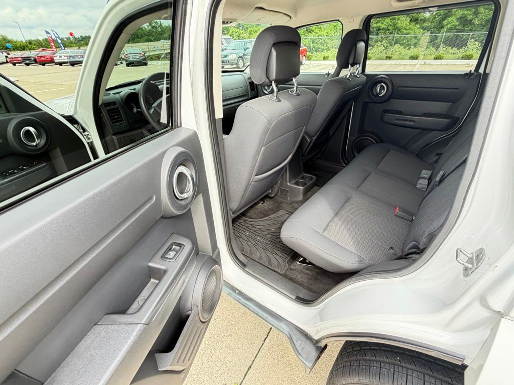 2011 Dodge Nitro Image 14