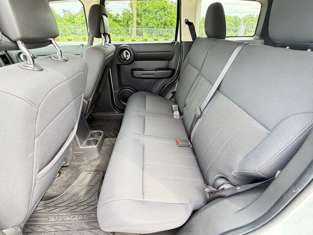 2011 Dodge Nitro Image 15