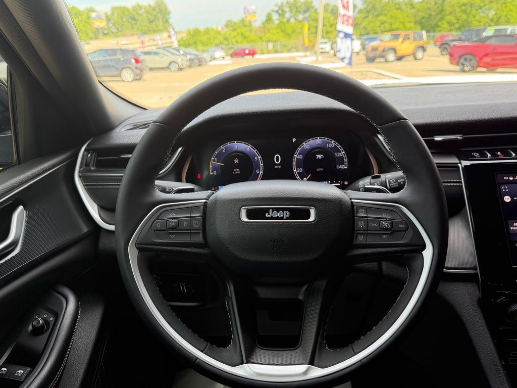 2023 Jeep Grand Cherokee Image 16