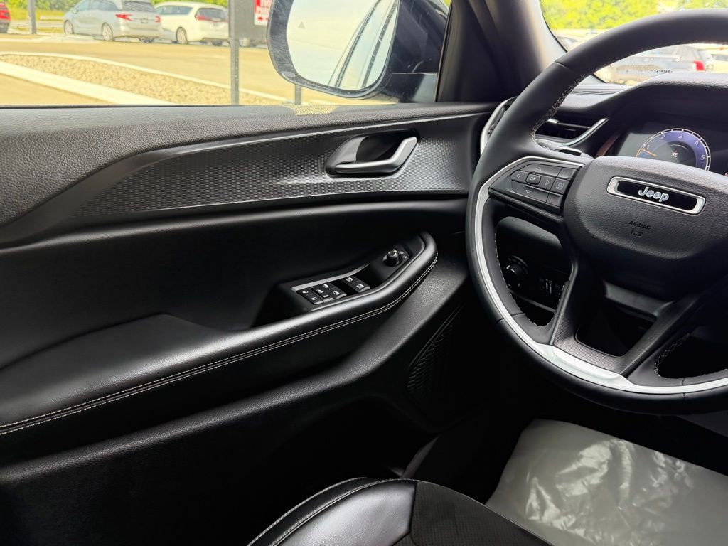 2023 Jeep Grand Cherokee Image 21
