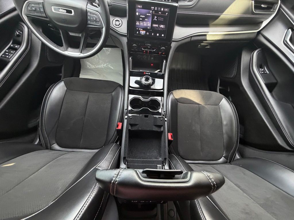 2023 Jeep Grand Cherokee Image 24