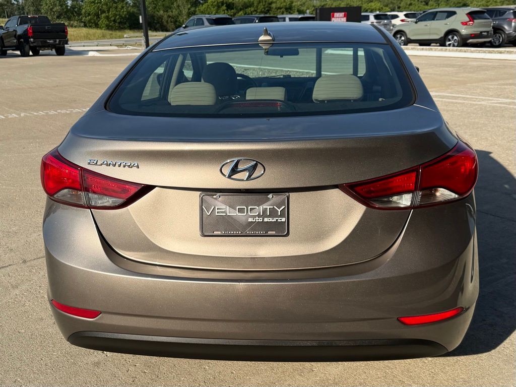 2016 Hyundai Elantra Image 5