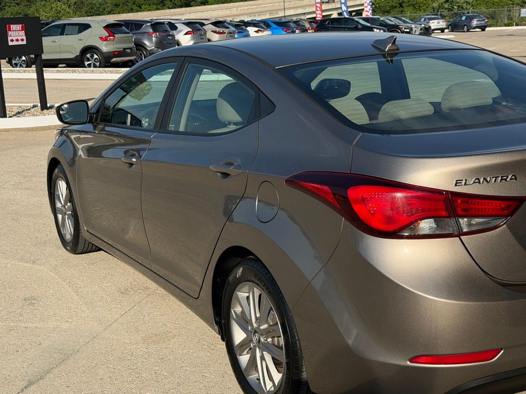 2016 Hyundai Elantra Image 7