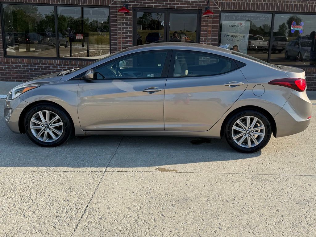 2016 Hyundai Elantra Image 8