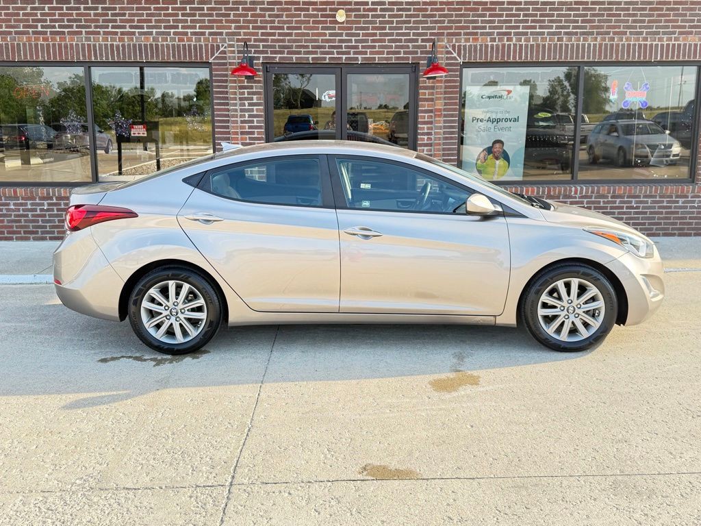2016 Hyundai Elantra Image 9