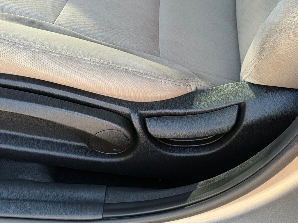 2016 Hyundai Elantra Image 10