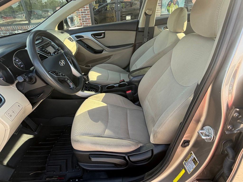 2016 Hyundai Elantra Image 11