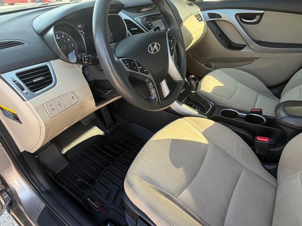 2016 Hyundai Elantra Image 12