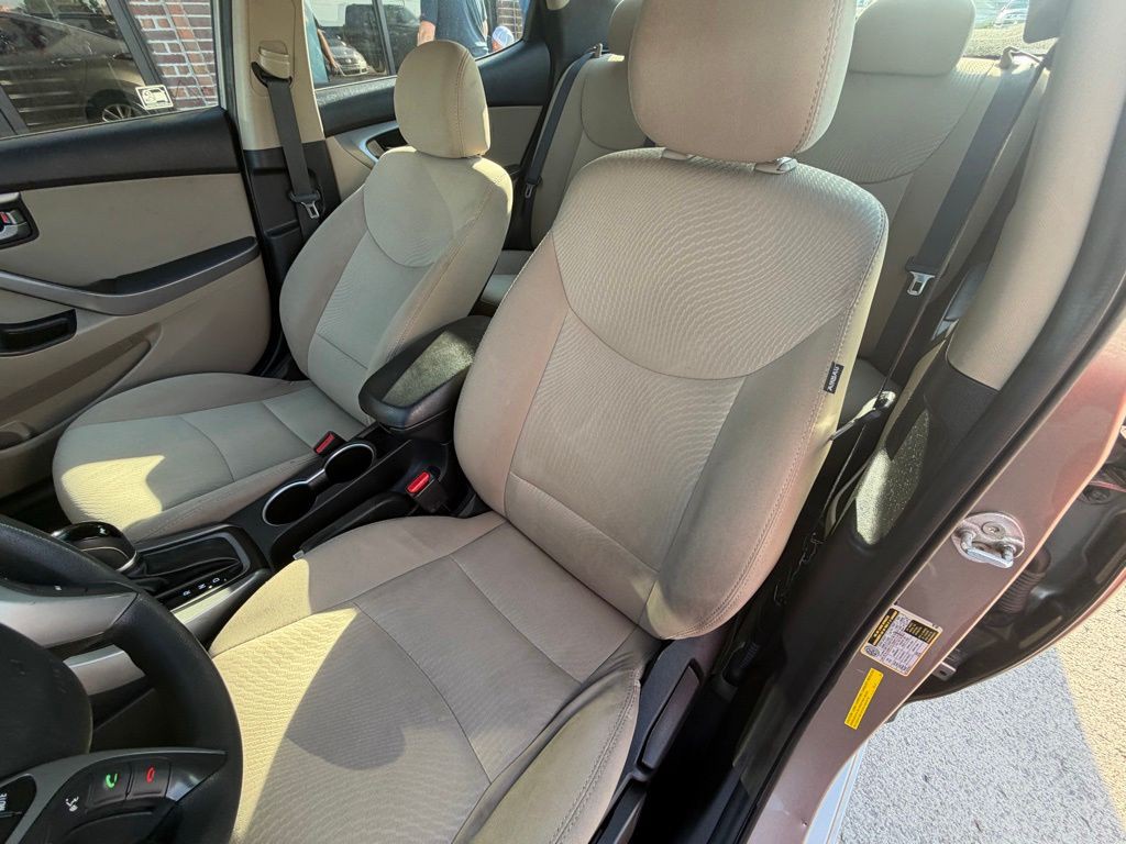2016 Hyundai Elantra Image 13