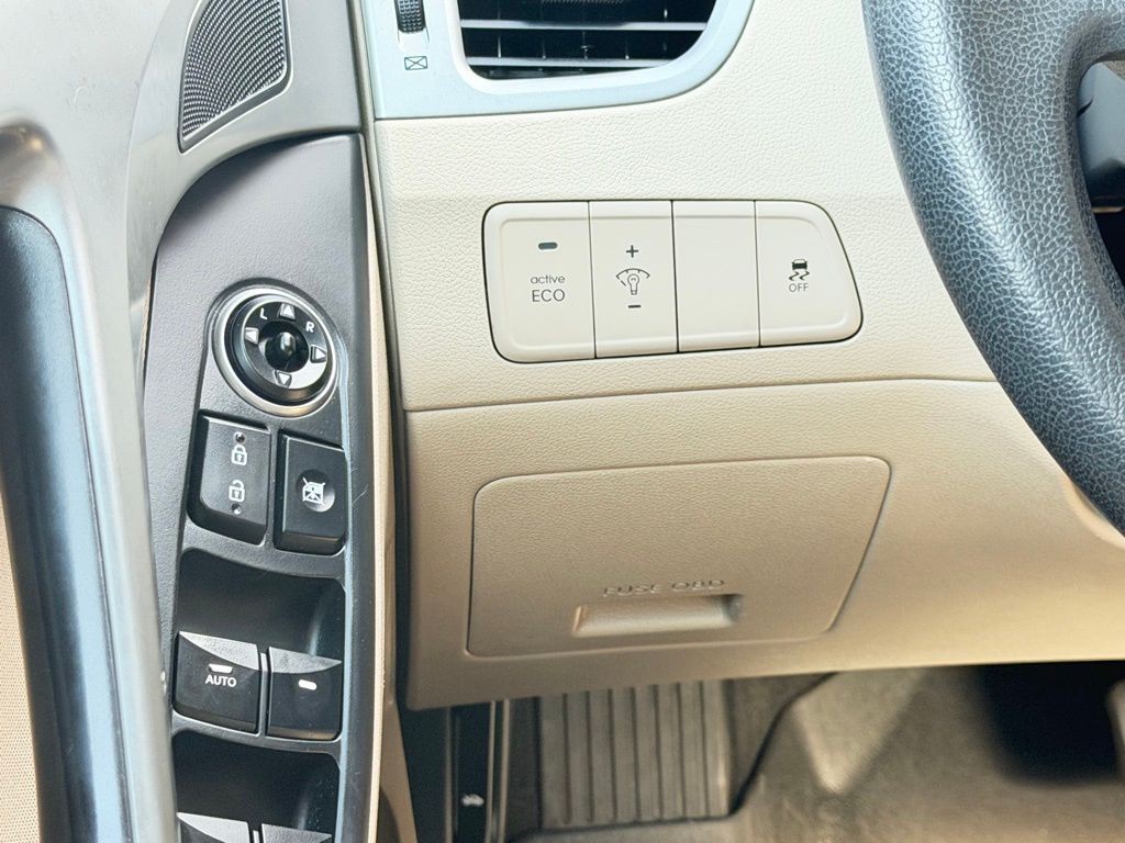 2016 Hyundai Elantra Image 15
