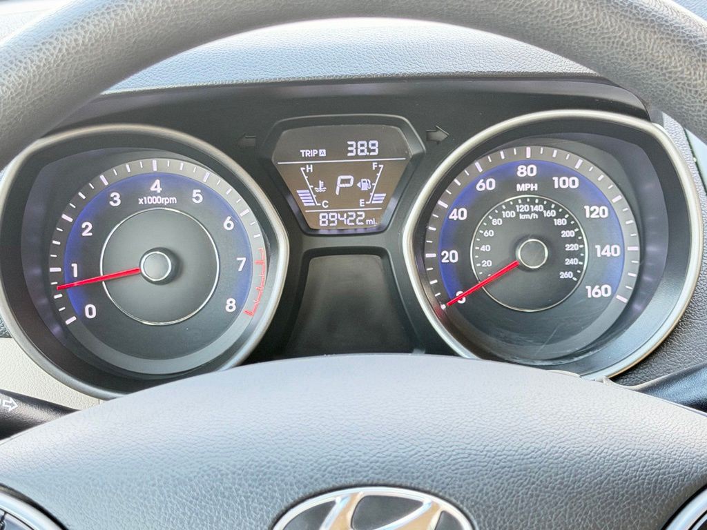 2016 Hyundai Elantra Image 17