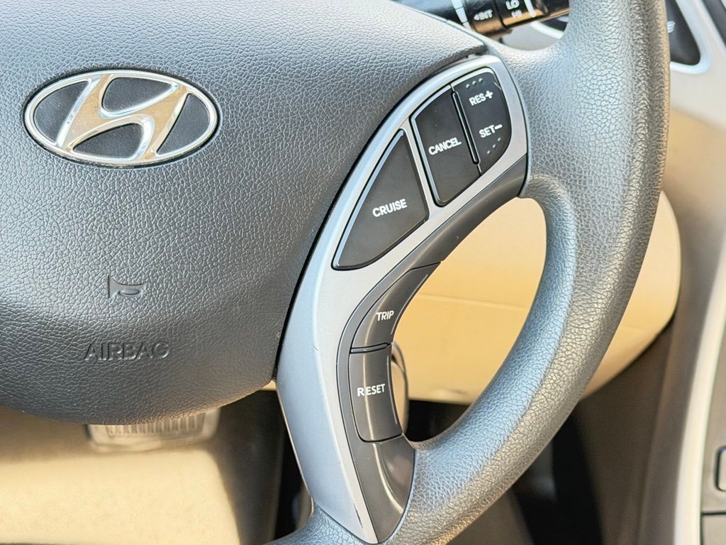 2016 Hyundai Elantra Image 18