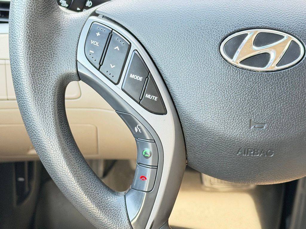 2016 Hyundai Elantra Image 19
