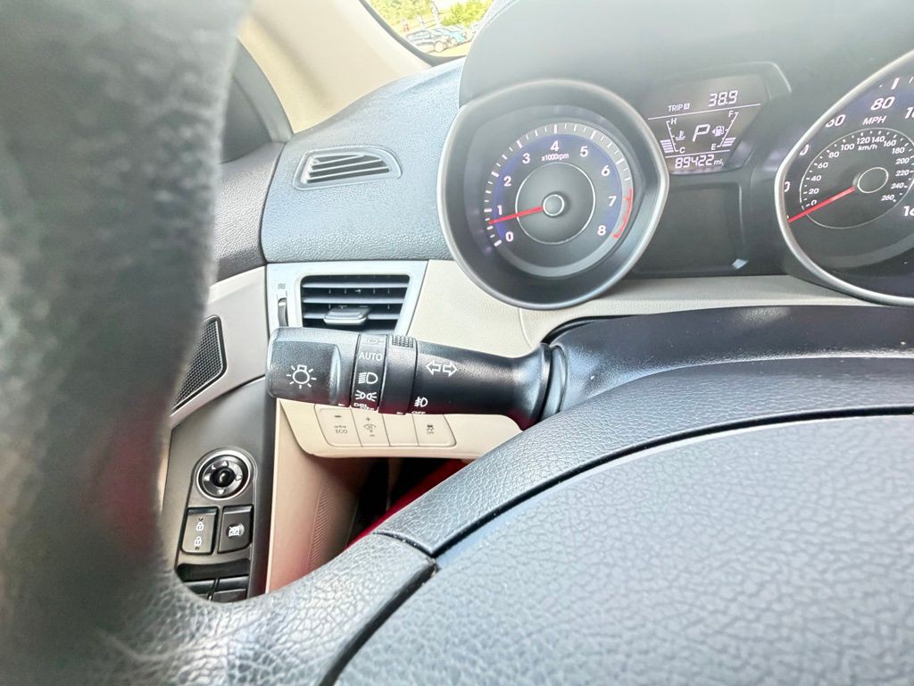 2016 Hyundai Elantra Image 21